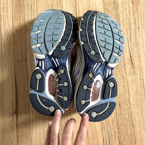 Saucony ProGrid Running Shoes - Picture 7 of 8